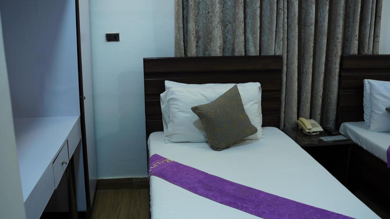 Hilton Bayview Lnn Hotel Karachi Exterior foto
