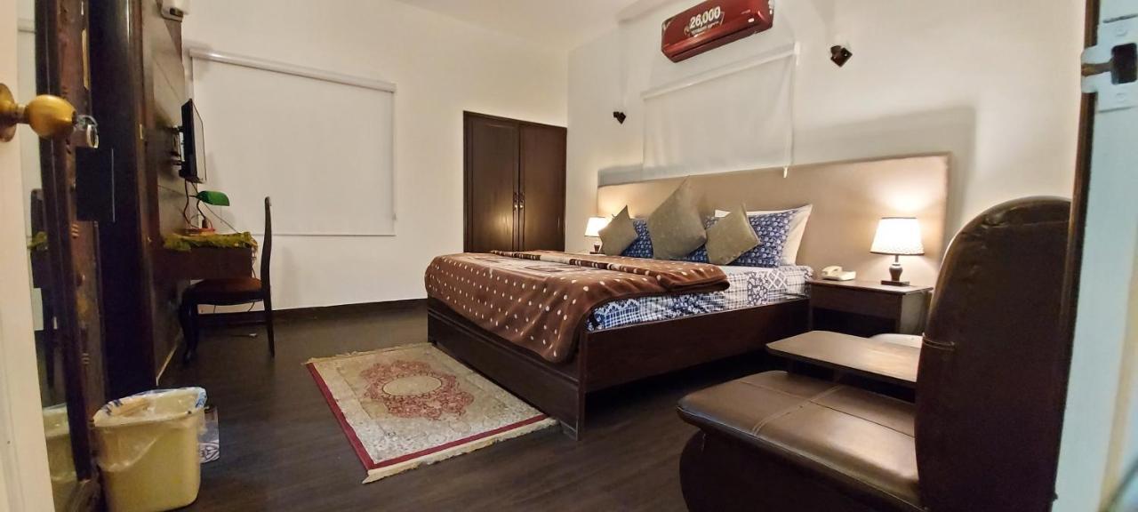 Hilton Bayview Lnn Hotel Karachi Exterior foto