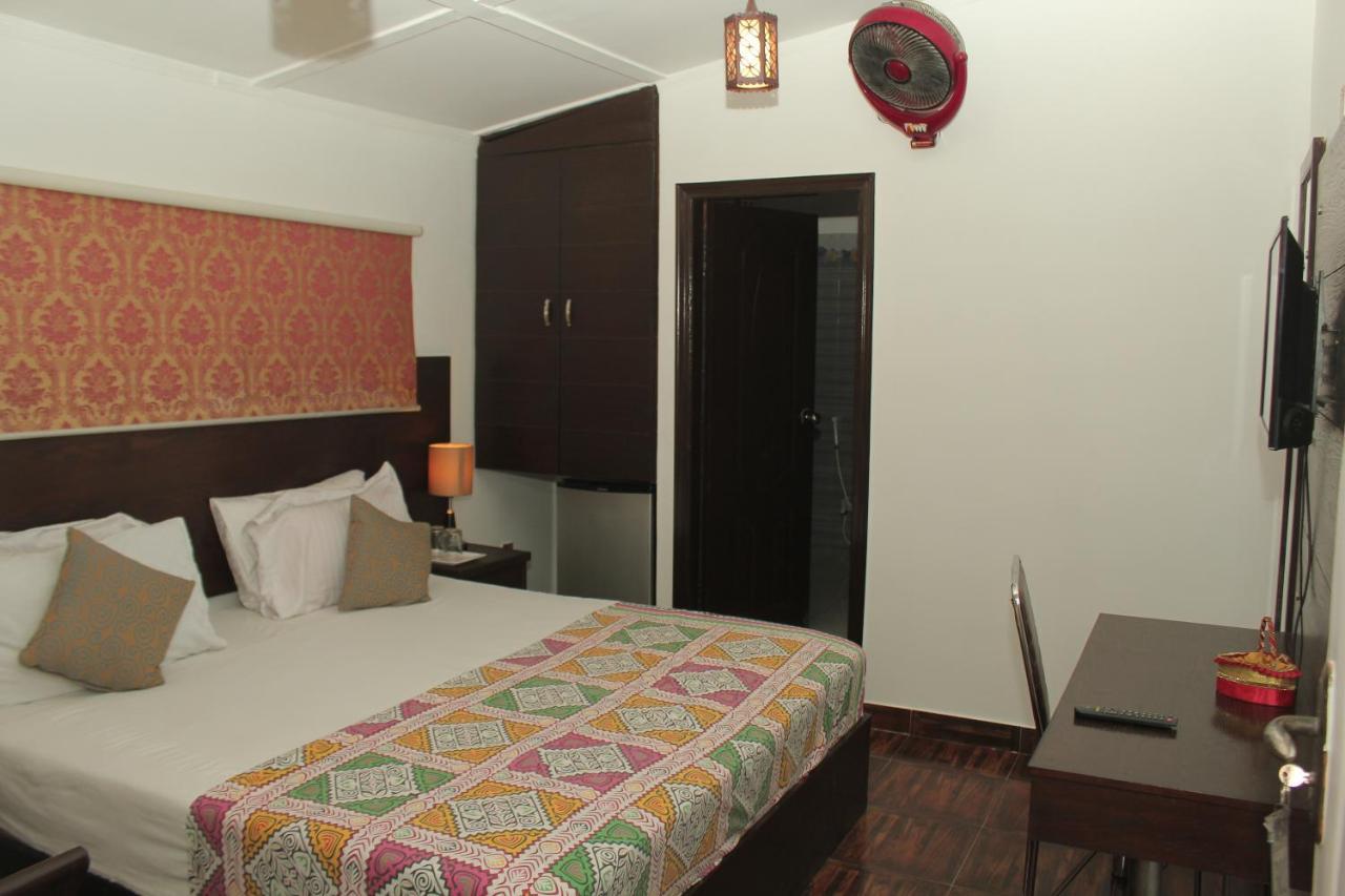 Hilton Bayview Lnn Hotel Karachi Exterior foto